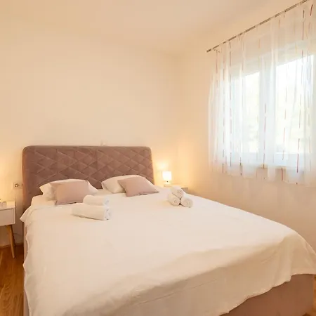 Eden De - Odmor U Srcu Dalmacije U Zaboricu Kraj Sibenika 扎博里克