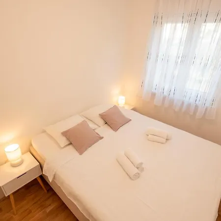 Eden De - Odmor U Srcu Dalmacije U Zaboricu Kraj Sibenika 公寓 扎博里克